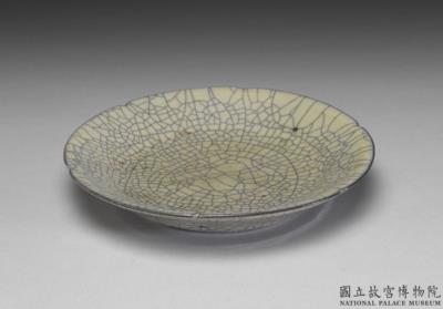 图片[3]-Dish with lobed rim in celadon glaze, Ge ware, Southern Song to Yuan dynasty (1127-1368)-China Archive